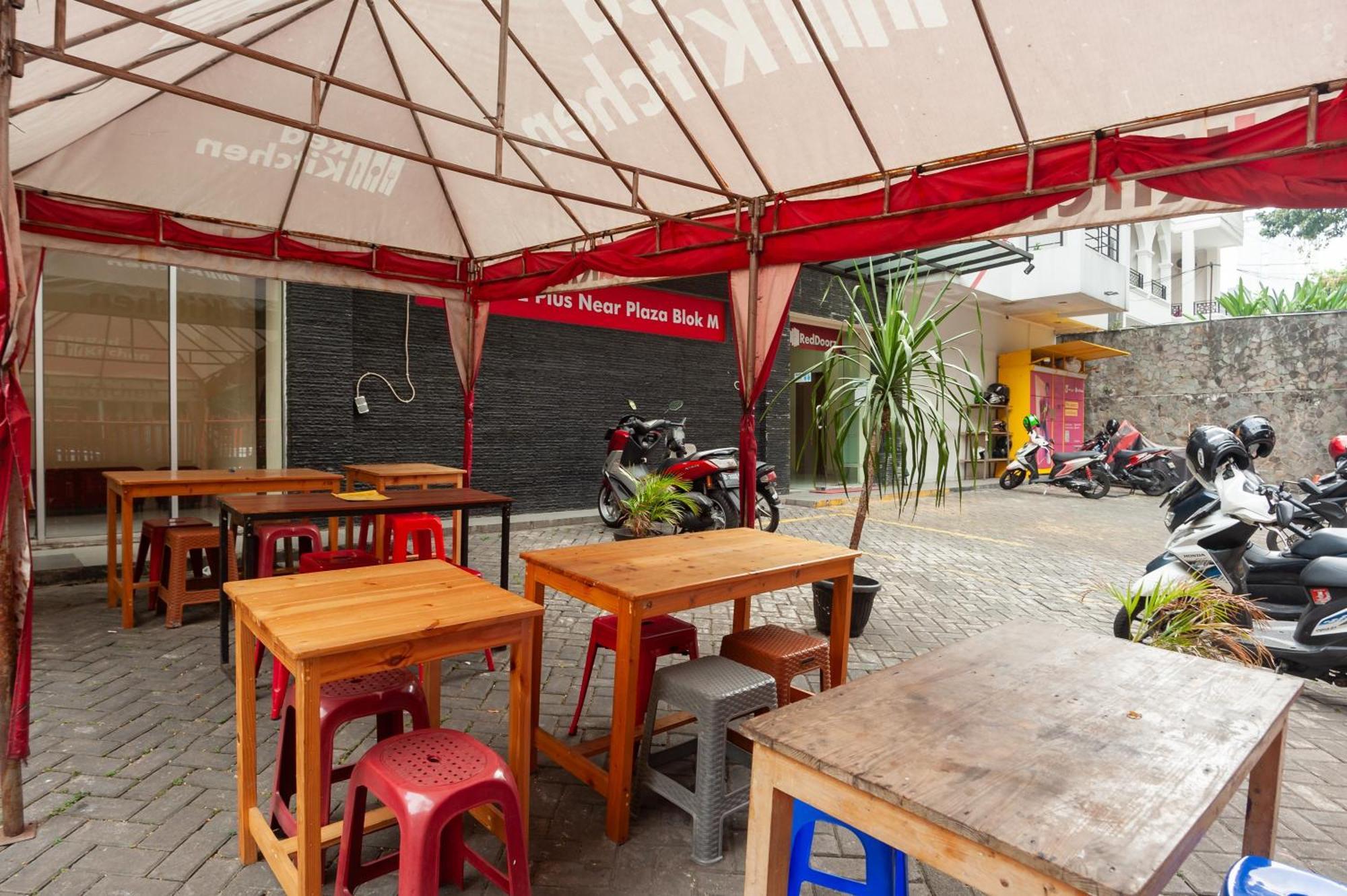 Reddoorz Plus Near Plaza Blok M Cakarta Dış mekan fotoğraf